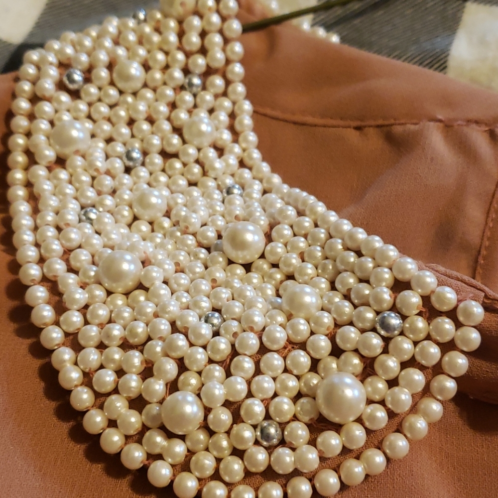 Blouse-Sleevless-Beaded Collar